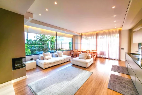 Shtepi ne shitje Vila Luksoze ne Durres, 4+1, Mobilimi E mobiluar, Pagesa 835,000  Euro.