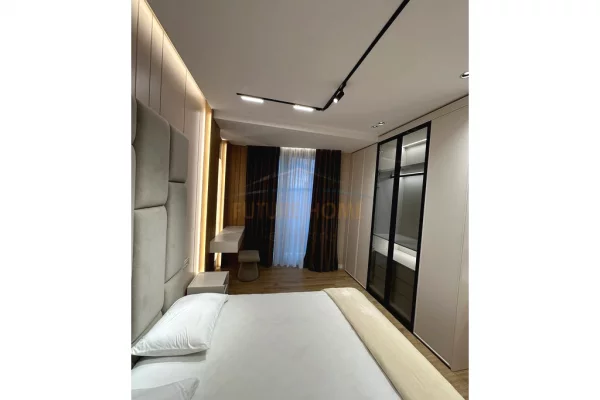 Shtepi ne shitje Apartament ne Tirane, 2+1, Mobilimi E mobiluar, Pagesa 315,000  Euro.