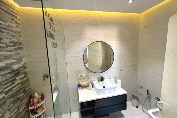 Shtepi ne shitje Apartament ne Tirane, 2+1, Mobilimi E mobiluar, Pagesa 285,000  Euro.