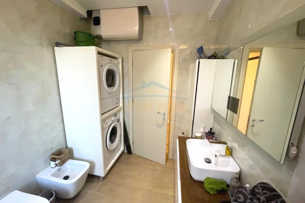Shtepi ne shitje Apartament ne Tirane, 2+1, Mobilimi E mobiluar, Pagesa 285,000  Euro.