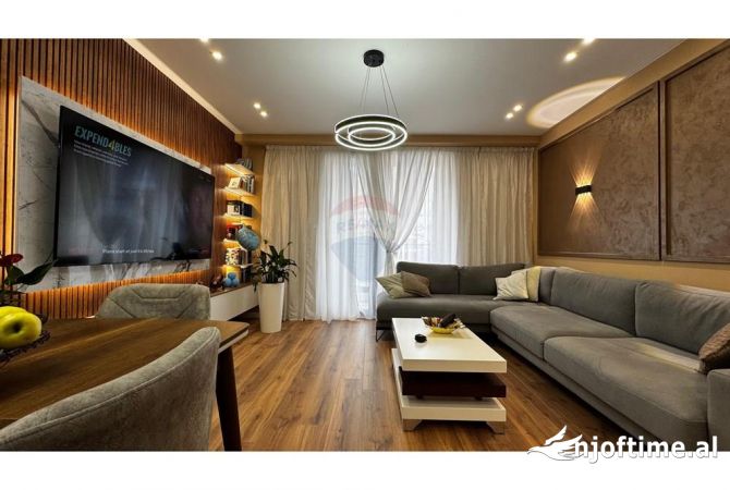 Shtepi ne shitje Apartament ne Tirane, 2+1, Mobilimi E mobiluar, Pagesa 215,000  Euro.