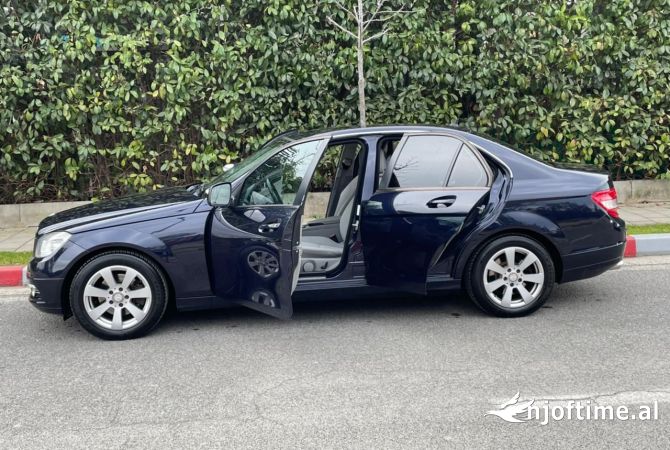 Makina ne shitje ne Tirane - 6,600 Euro