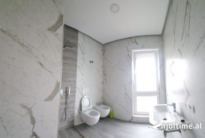 Shtepi me qera Apartament ne Tirane, 2+1, Mobilimi Bosh, pa mobiluar, Pagesa 650  Euro.