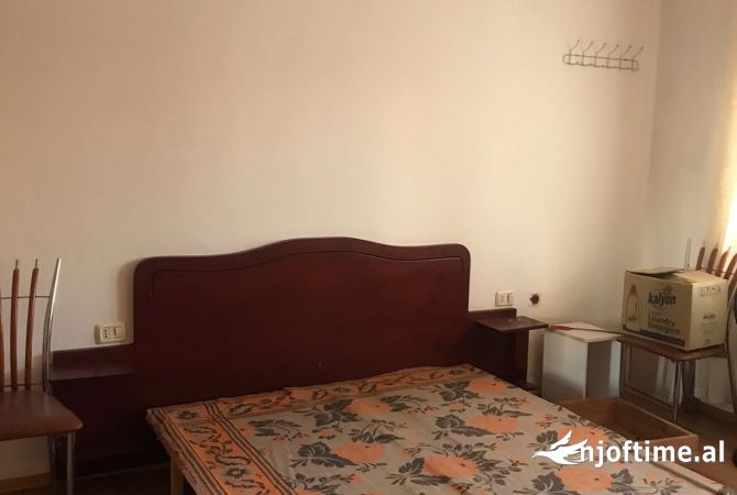 Shtepi ne shitje Apartament ne Tirane, 1+1, Mobilimi E mobiluar, Pagesa 128,000  Euro.