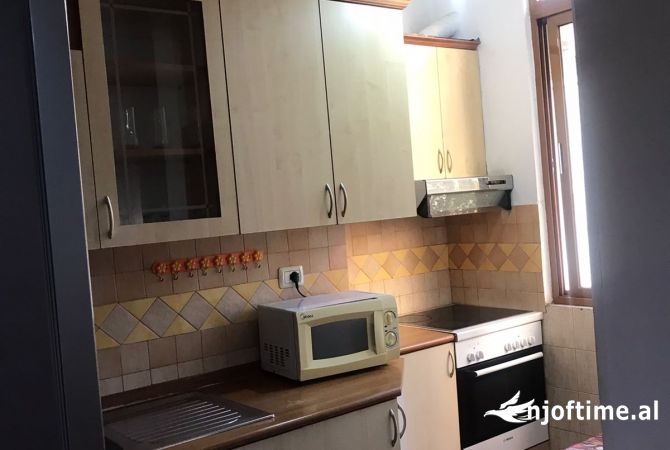 Shtepi ne shitje Apartament ne Tirane, 1+1, Mobilimi E mobiluar, Pagesa 128,000  Euro.
