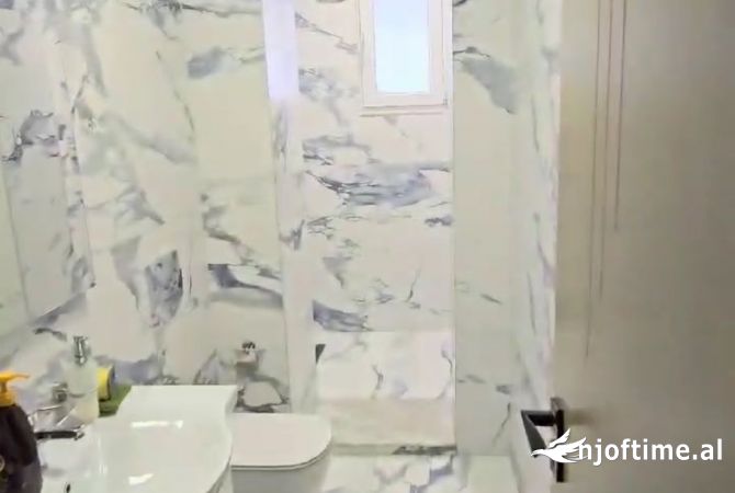 Jepet ambjent biznesi me qira 700Euro