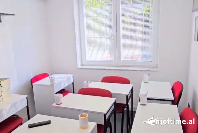 Ambient biznesi me qera 1+1 ne Tirane - 70,000 Leke