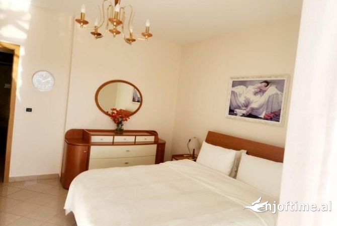 Shtepi me qera Apartament ne Tirane, 2+1, Mobilimi E mobiluar, Pagesa 1,200  Euro.