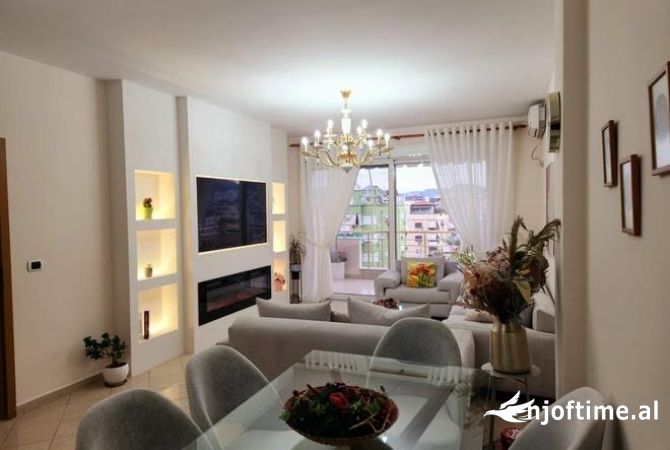 Shtepi me qera 2+1 ne Tirane - 1,200 Euro