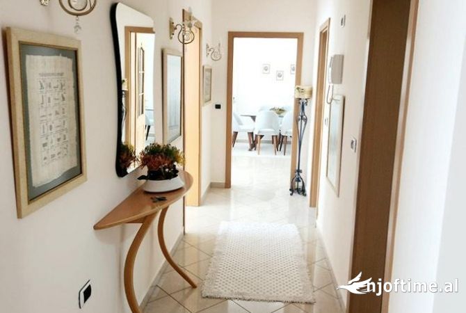 Shtepi me qera Apartament ne Tirane, 2+1, Mobilimi E mobiluar, Pagesa 1,200  Euro.