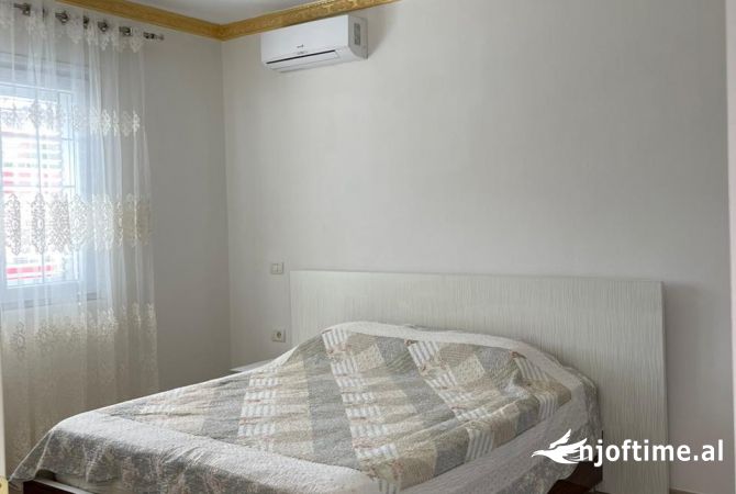 Shtepi me qera 6+1 ne Tirane - 1,000 Euro