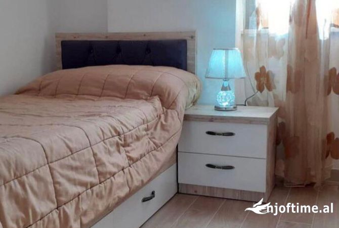 Shtepi me qera Apartament ne Tirane, 2+1, Mobilimi E mobiluar, Pagesa 650  Euro.
