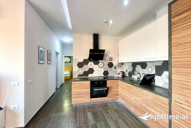 Shtepi me qera 2+1 ne Tirane - 1,000 Euro