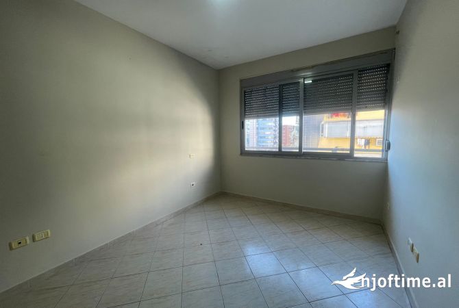 Shtepi me qera 2+1 ne Tirane - 400 Euro