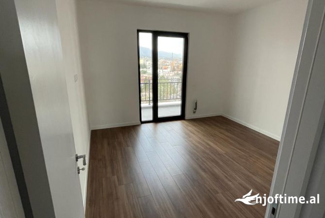 Ambient biznesi me qera 3+1 ne Tirane - 500 Euro