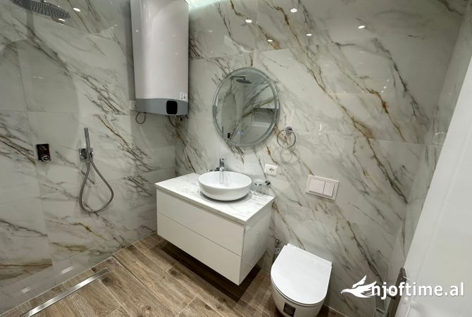 Shtepi me qera Apartament ne Tirane, 2+1, Mobilimi E mobiluar, Pagesa 1,200  Euro.