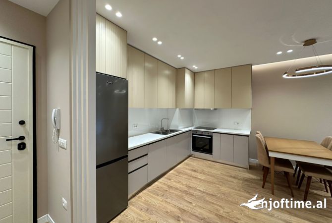 Shtepi me qera Apartament ne Tirane, 2+1, Mobilimi E mobiluar, Pagesa 1,200  Euro.