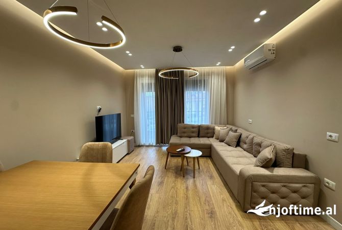 Shtepi me qera 2+1 ne Tirane - 1,200 Euro