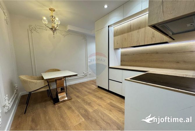 Shtepi ne shitje Apartament ne Tirane, Garsoniere, Mobilimi E mobiluar, Pagesa 115,000  Euro.