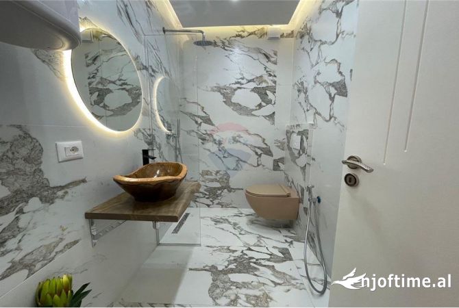 Shtepi ne shitje Apartament ne Tirane, 2+1, Mobilimi E mobiluar, Pagesa 235,000  Euro.