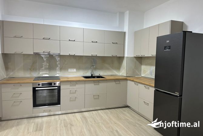 Shtepi me qera Apartament ne Tirane, 2+1, Mobilimi Pjeserisht e mobiluar, Pagesa 900  Euro.