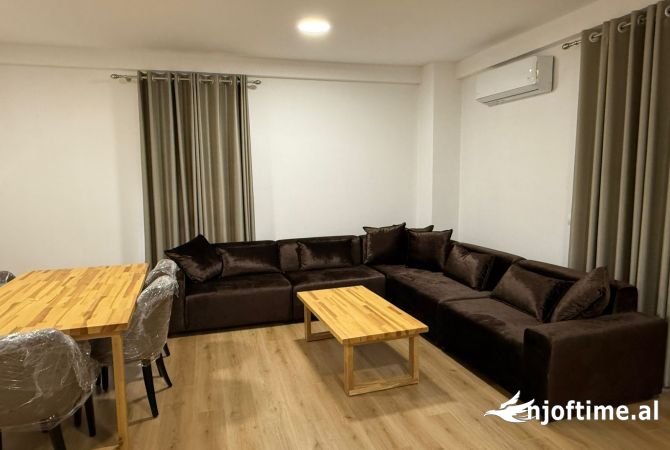 Shtepi me qera Apartament ne Tirane, 2+1, Mobilimi E mobiluar, Pagesa 800  Euro.