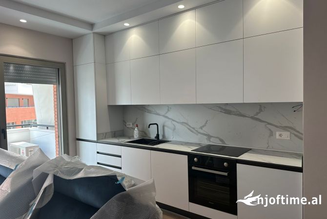 Shtepi me qera Apartament ne Tirane, 1+1, Mobilimi E mobiluar, Pagesa 750  Euro.