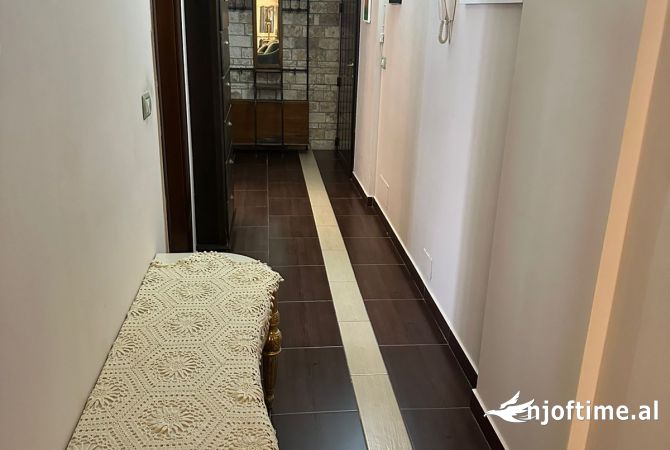 Shtepi ne shitje Apartament ne Tirane, 1+1, Mobilimi E mobiluar, Pagesa 175,000  Euro.