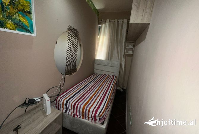 Shtepi ne shitje Apartament ne Tirane, 1+1, Mobilimi E mobiluar, Pagesa 175,000  Euro.