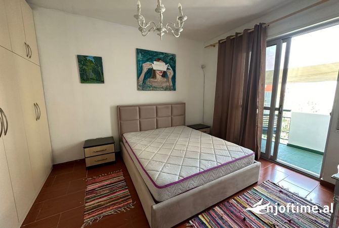 Shtepi ne shitje Apartament ne Tirane, 1+1, Mobilimi E mobiluar, Pagesa 175,000  Euro.
