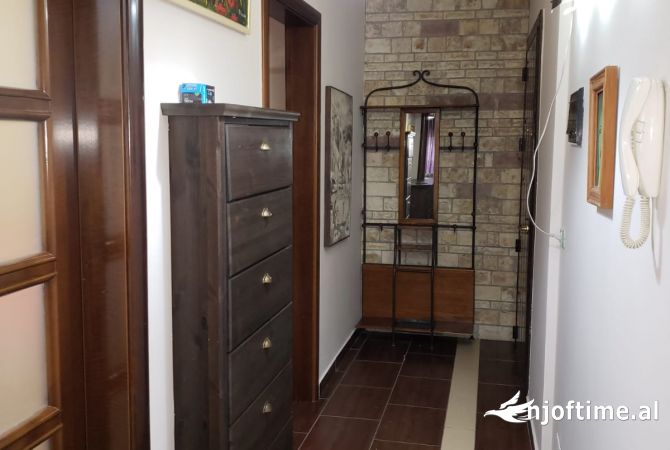 Shtepi ne shitje Apartament ne Tirane, 1+1, Mobilimi E mobiluar, Pagesa 175,000  Euro.