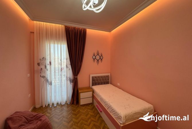 Shtepi me qera Apartament ne Tirane, 2+1, Mobilimi E mobiluar, Pagesa 700  Euro.