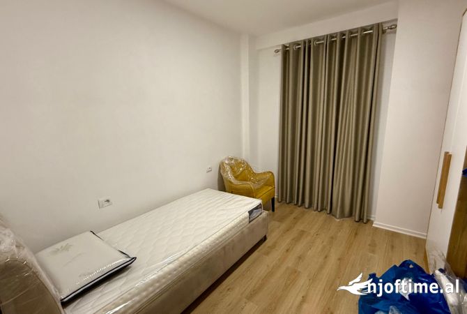 Shtepi me qera Apartament ne Tirane, 3+1, Mobilimi E mobiluar, Pagesa 900  Euro.