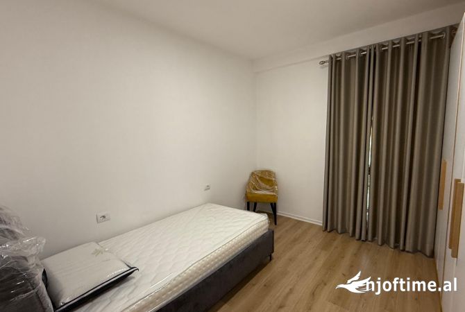 Shtepi me qera Apartament ne Tirane, 3+1, Mobilimi E mobiluar, Pagesa 900  Euro.
