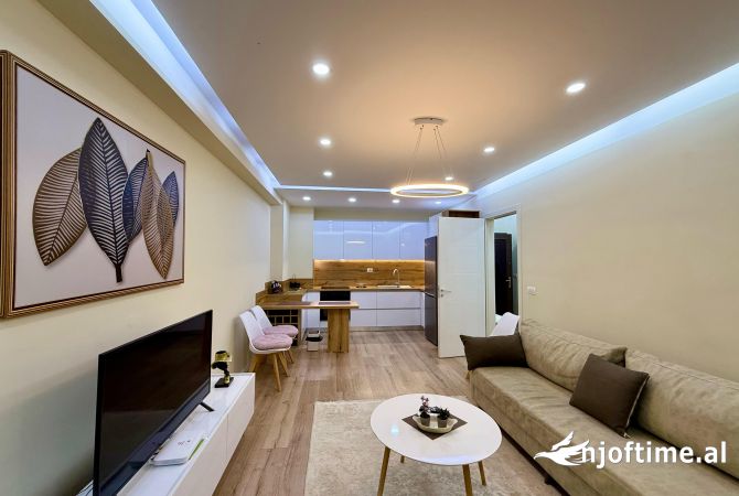 Shtepi me qera Apartament ne Tirane, 1+1, Mobilimi E mobiluar, Pagesa 445  Euro.