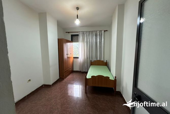Shtepi ne shitje Apartament ne Tirane, 2+1, Mobilimi E mobiluar, Pagesa 133,000  Euro.