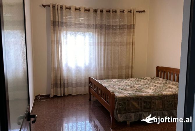 Shtepi ne shitje Apartament ne Tirane, 2+1, Mobilimi E mobiluar, Pagesa 133,000  Euro.