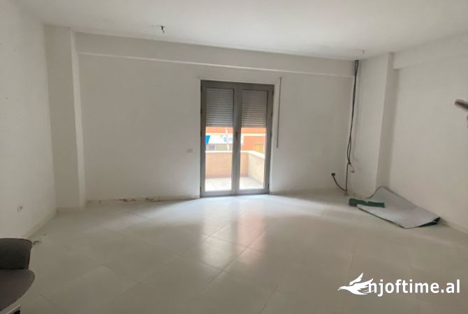 Ambient biznesi me qera 3+1 ne Tirane - 650 Euro