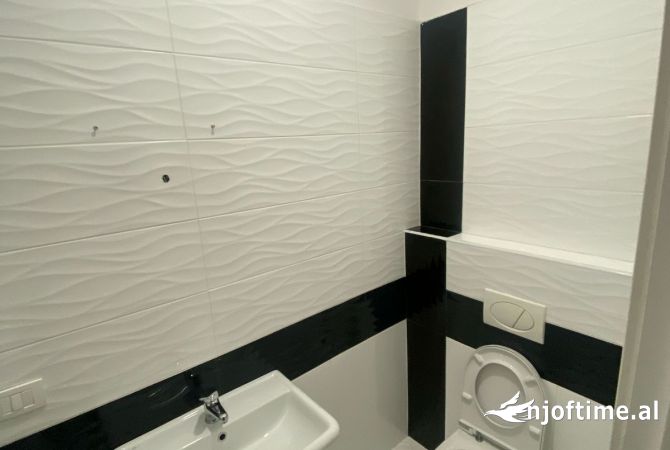 Ambient biznesi me qera 3+1 ne Tirane - 650 Euro