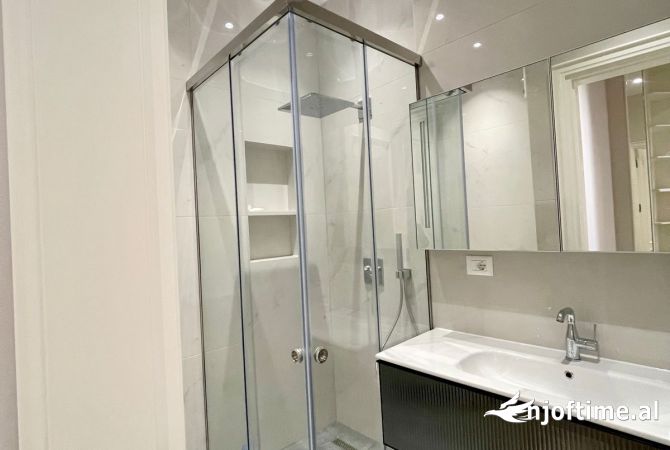 Shtepi me qera Apartament ne Tirane, 2+1, Mobilimi E mobiluar, Pagesa 1,300  Euro.