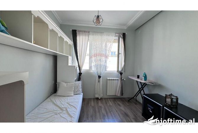 Shtepi ne shitje Apartament ne Tirane, 2+1, Mobilimi E mobiluar, Pagesa 160,000  Euro.