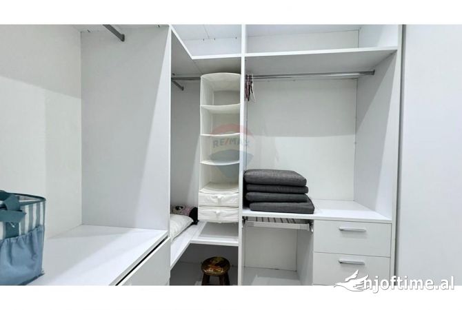 Shtepi ne shitje Apartament ne Tirane, 2+1, Mobilimi E mobiluar, Pagesa 160,000  Euro.