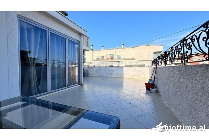 Shtepi ne shitje Apartament ne Tirane, 2+1, Mobilimi E mobiluar, Pagesa 160,000  Euro.