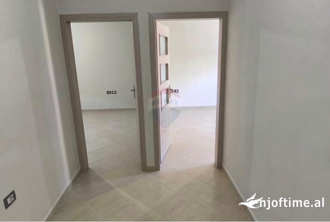 Shtepi me qera Apartament ne Tirane, 1+1, Mobilimi Bosh, pa mobiluar, Pagesa 320  Euro.
