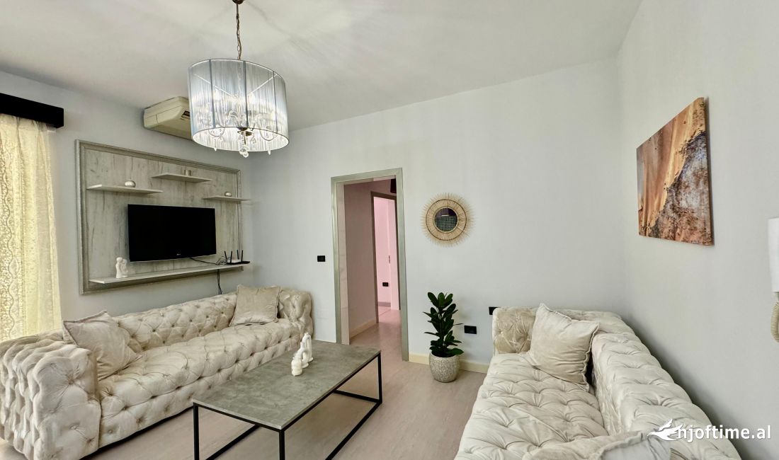 Shtepi me qera Apartament ne Tirane, 2+1, Mobilimi E mobiluar, Pagesa 700  Euro.