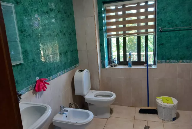 Shtepi me qera Apartament ne Tirane, 2+1, Mobilimi E mobiluar, Pagesa 5,000  Euro.