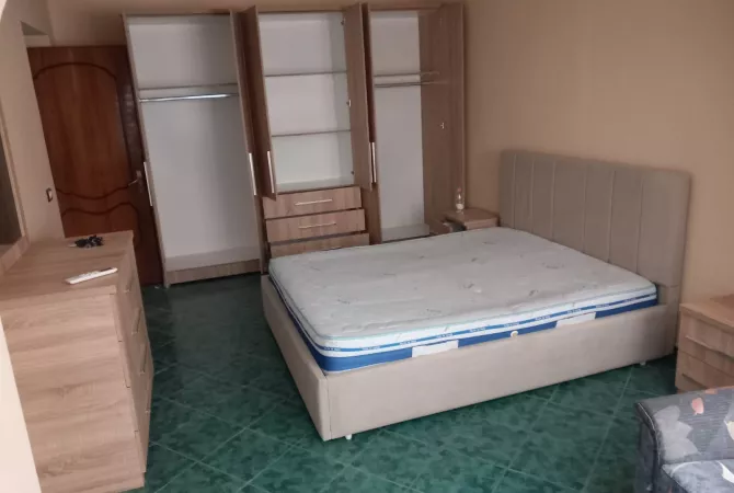 Shtepi me qera Apartament ne Tirane, 2+1, Mobilimi E mobiluar, Pagesa 5,000  Euro.