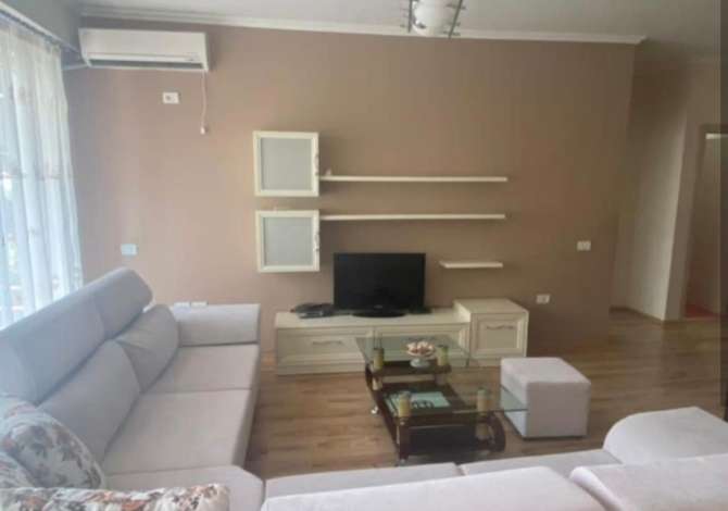 Shtepi me qera  ne Tirane, 2+1, Mobilimi E mobiluar, Pagesa 400  Euro.