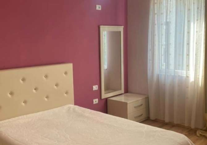 Shtepi me qera  ne Tirane, 2+1, Mobilimi E mobiluar, Pagesa 400  Euro.