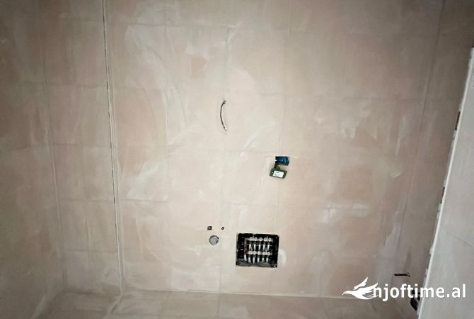 Shtepi ne shitje Apartament ne Tirane, 2+1, Mobilimi Bosh, pa mobiluar, Pagesa 158,752  Euro.